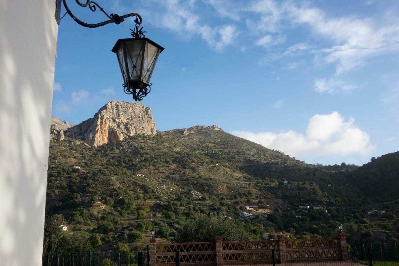 Lagar Del Chorro Junto Caminito Del Rey Piscina Y Baloncesto Apartment Екстериор снимка