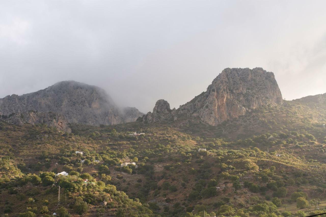 Lagar Del Chorro Junto Caminito Del Rey Piscina Y Baloncesto Apartment Екстериор снимка